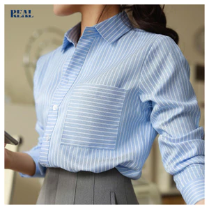Sơ mi có túi ôm vừa chít eo sau họa tiết sọc REALCLOTHES (tổng hợp màu), chất kate lụa ít nhăn