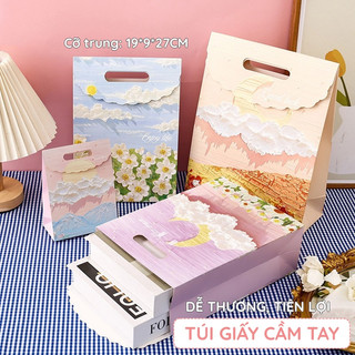 Túi giấy đựng quà sinh nhật cute, mẫu mã sang trọng có hoa, cấu trúc dày đẹp và cứng chắc, tuyệt vời cho việc đóng gói