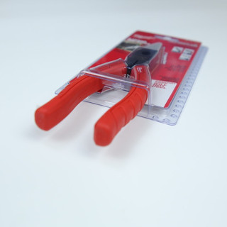 Kìm mỏ dài Milwaukee 48-22-6101 Chống rỉ sắt, nắm thoải mái, đúc rèn bền chắc. 8" Long Nose Pliers