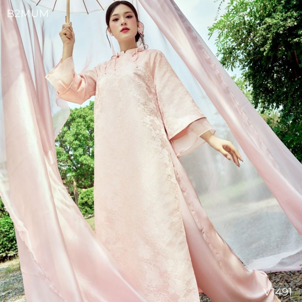 Áo dài họa tiết hoa hồng, tết nơ cổ tàu, chất liệu mềm mại co giãn nhẹ, màu hồng nhạt - V1491 B2MUM