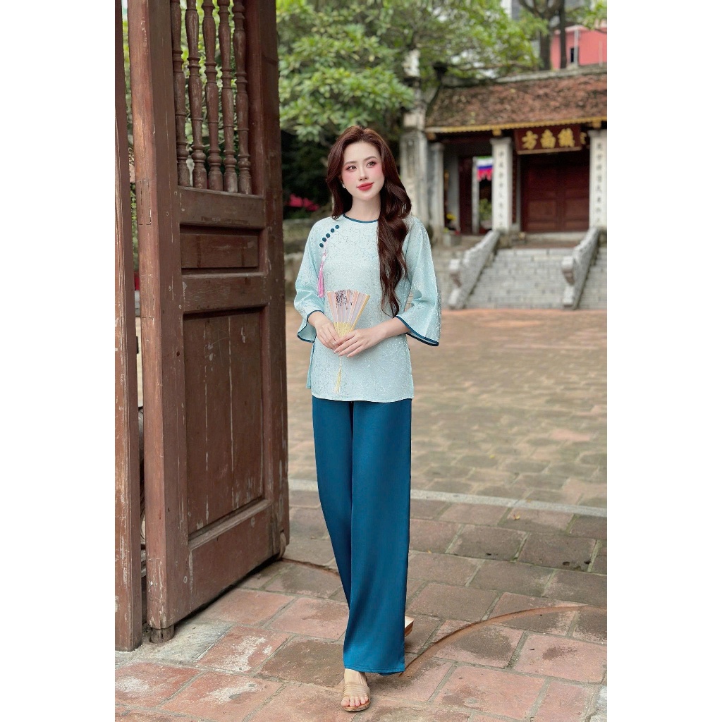 Bộ lam gấm xẻ tà Vy Linh tay lỡ chất liệu gấm phối lụa latin thoáng mát không bai nhão thấm hút mồ hôi tốt s1325 gấm
