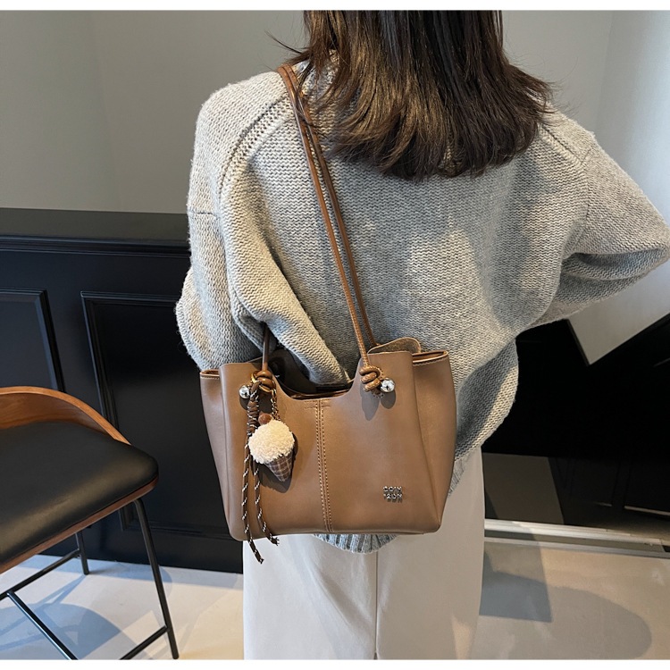 Túi Xách Nữ BHYW Dáng Tote Da PU Cao Cấp, Phong Cách Hàn Quốc, Đeo Vai/Xách Tay Đi Chơi Đi Làm Kèm Charm Dễ Thương