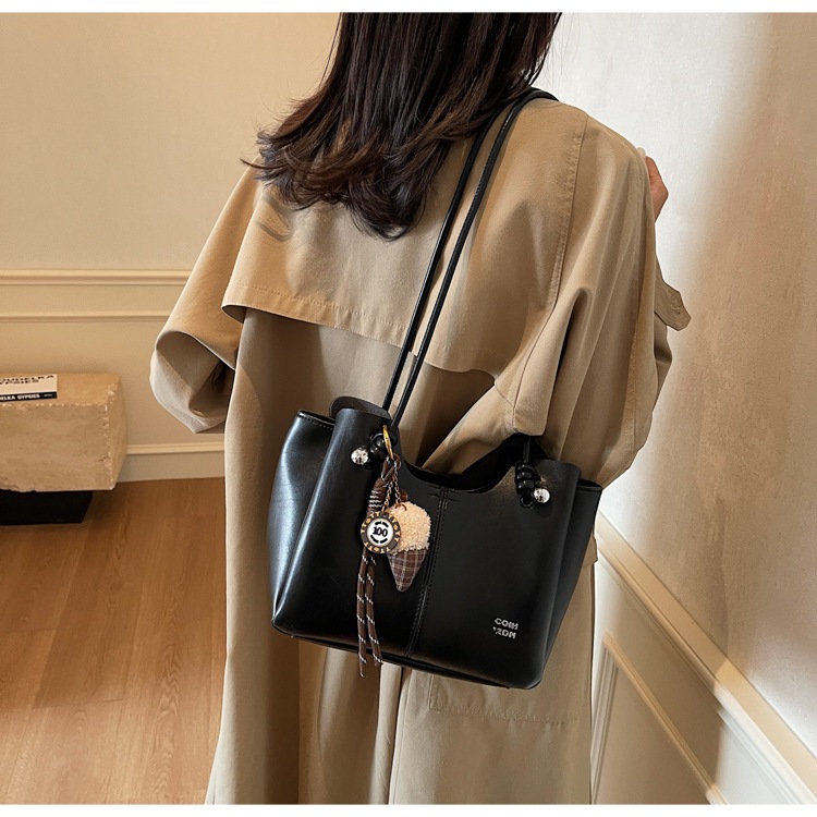Túi Xách Nữ BHYW Dáng Tote Da PU Cao Cấp, Phong Cách Hàn Quốc, Đeo Vai/Xách Tay Đi Chơi Đi Làm Kèm Charm Dễ Thương
