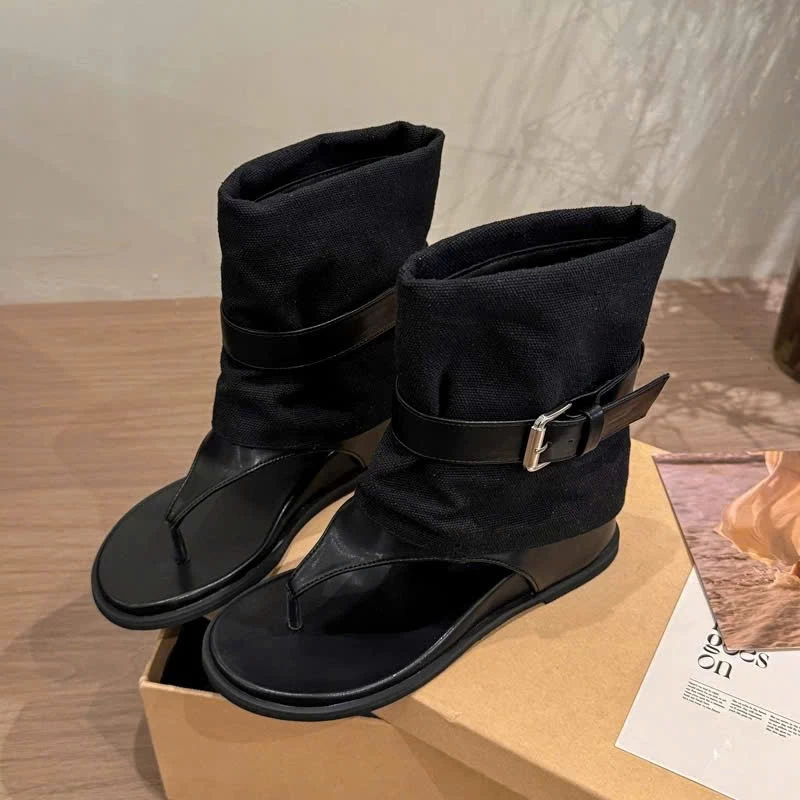 Bốt nữ xỏ ngón EMCOM đai da đế độn 5cm phong cách Hàn QCCC hottrend 2025 – Tiệm giày Quỳnh Anh