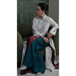 Áo dài gấm thọ – từng nét gấm là lời chúc an yên, thịnh vượng và phúc lộc tròn đầy. Thanh lịch – sang trọng
