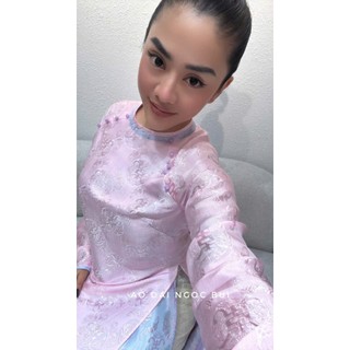 Áo dài gấm thọ – từng nét gấm là lời chúc an yên, thịnh vượng và phúc lộc tròn đầy. Thanh lịch – sang trọng