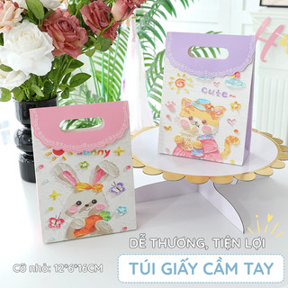 Túi giấy đựng quà mini với tay cầm tiện lợi - Thiết kế xinh xắn, phù hợp làm quà tặng cho bạn bè thân thiết.