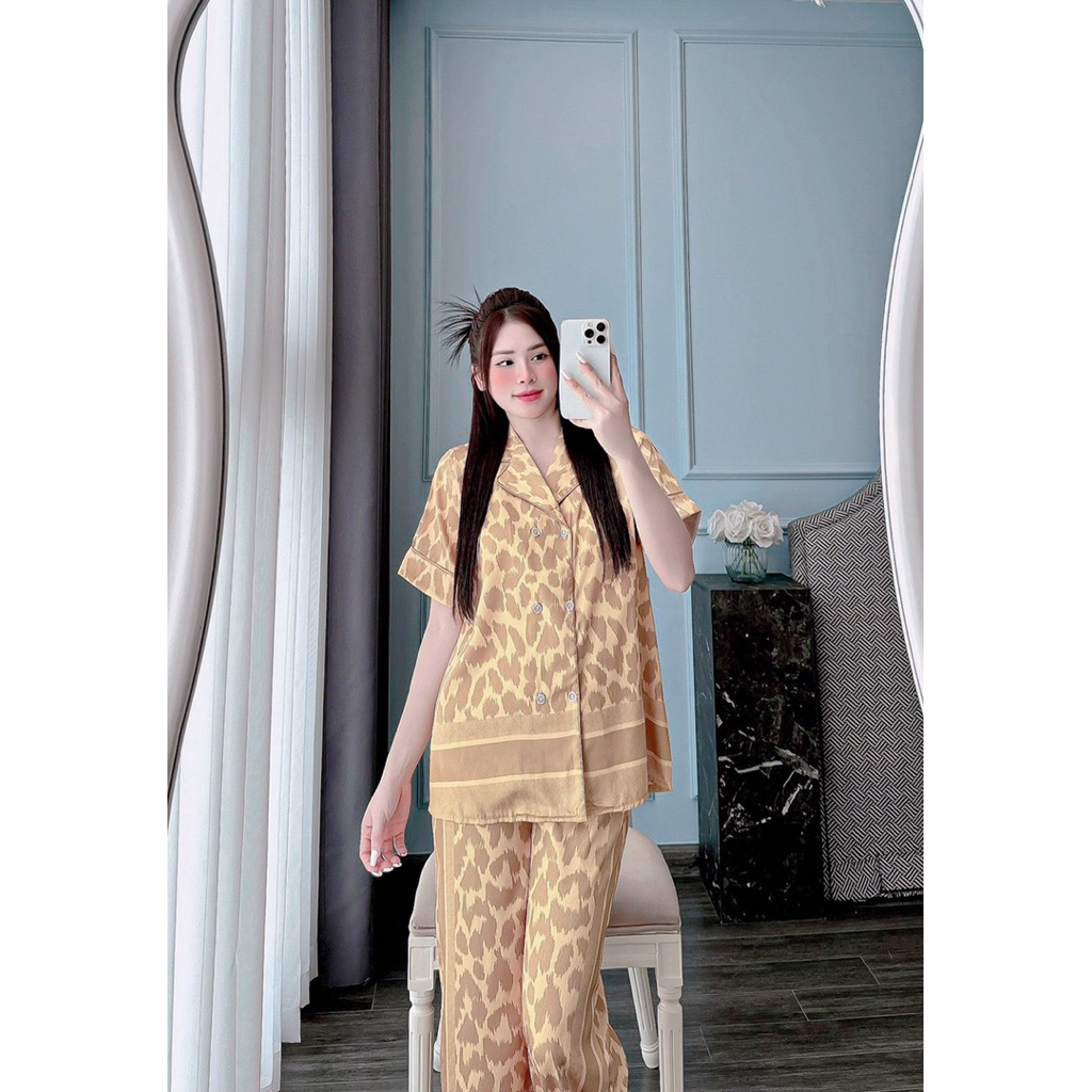 40-60k Bộ beo vàng Phom vest 2 hàng nút lụa Xước mát