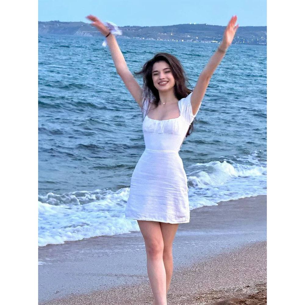 𝗔𝗺𝘆 𝗗𝗿𝗲𝘀𝘀  - Đầm Linen cổ vuông dáng A BEELY