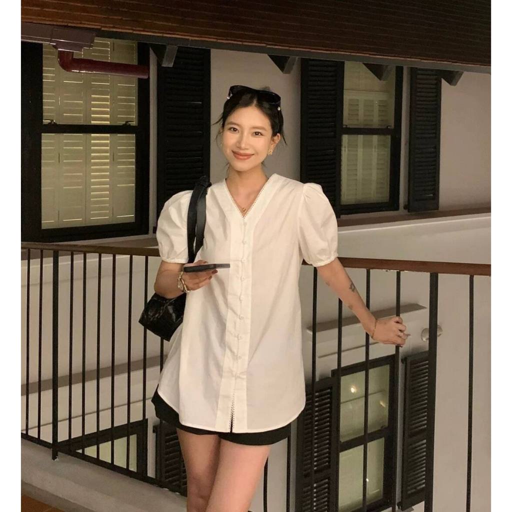 𝗧𝗼𝗻𝗶 - Áo Linen cổ V viền ren tay phồng thắt nơ BEELY