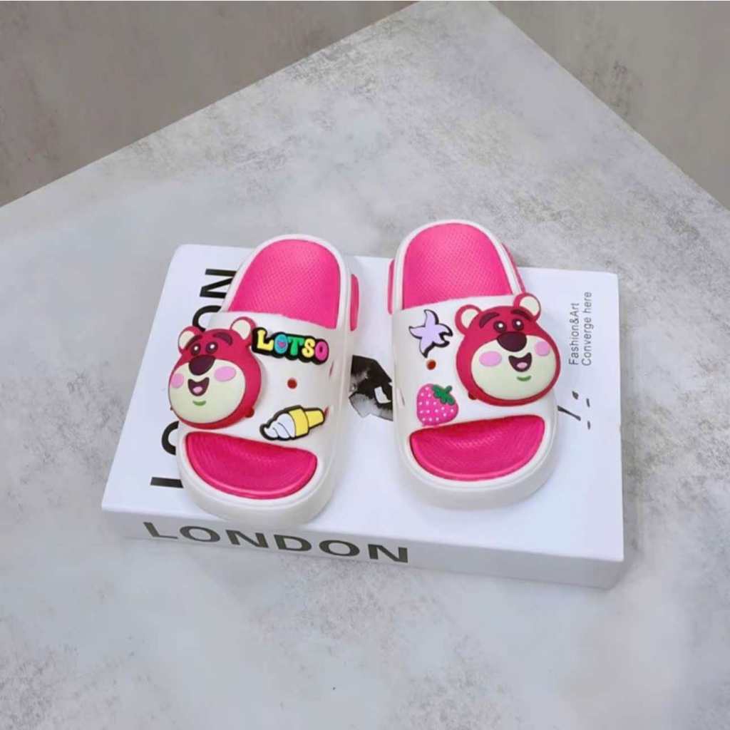 Dép Trẻ Em Gấu Dâu Lotso Dễ Thương, Nhựa EVA Siêu Nhẹ, Siêu Mềm Cho Bé Gái 2 - 10 Tuổi.
