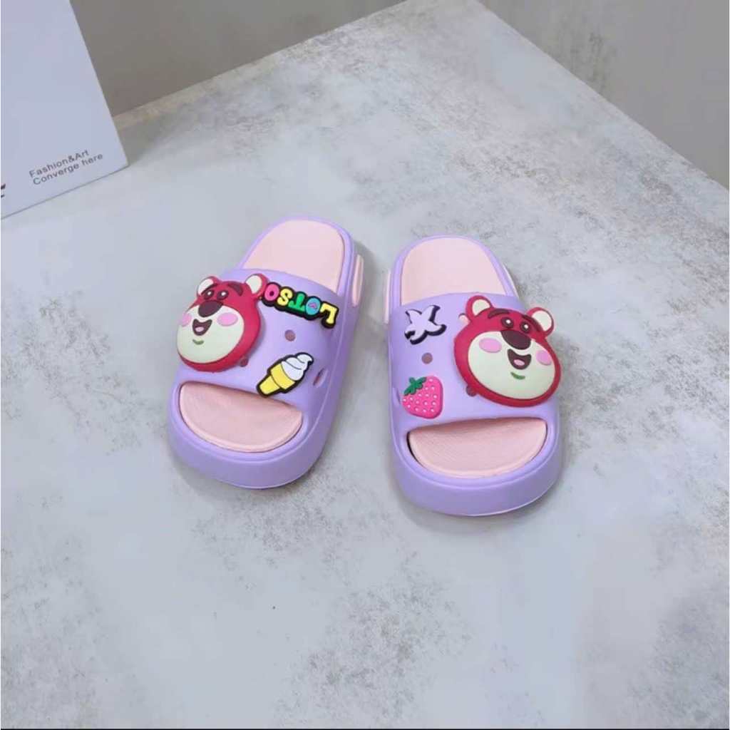 Dép Trẻ Em Gấu Dâu Lotso Dễ Thương, Nhựa EVA Siêu Nhẹ, Siêu Mềm Cho Bé Gái 2 - 10 Tuổi.