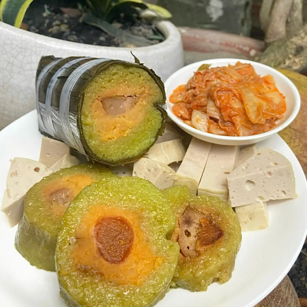 BÁNH TÉT TRUYỀN THỐNG/ BÁNH TÉT TRỨNG MUỐI đòn 1kg2 | Shopee Việt Nam