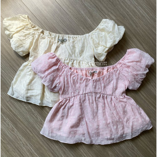 Flower Top | Áo trễ vai tay bồng hoa nhí phong cách năng động, trendy | Bymintt