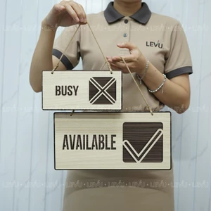 Bảng gỗ treo 2 mặt Busy - Available trang trí nhà cửa BG70