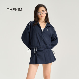 THEKIM Set áo khoác gió thể thao kéo khóa, phối lé chất liệu siêu nhẹ và chân váy mini thể thao phối rút chun CS373374