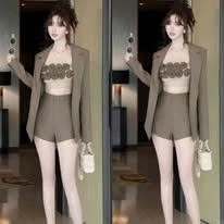 Set áo blazer mix quần short phối áo quây hoa _Chamie Store