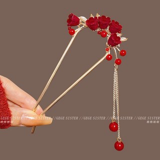 Trâm cài tóc cho mẹ và bé hoa đỏ kết hợp cùng áo dài đồ tết truyền thống