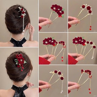Trâm cài tóc cho mẹ và bé hoa đỏ kết hợp cùng áo dài đồ tết truyền thống