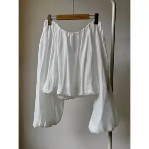 𝗡𝗵𝗶𝗻 - Áo Linen tưng vân gỗ trễ vai
