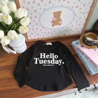 AT13-[tomnaukid] Áo dài tay chữ Hello Tuesday cho bé gái size từ 9-36Kg