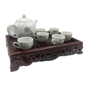 Bộ ấm chén hoa hồng kèm khay trà nhựa chân quỳ đẹp