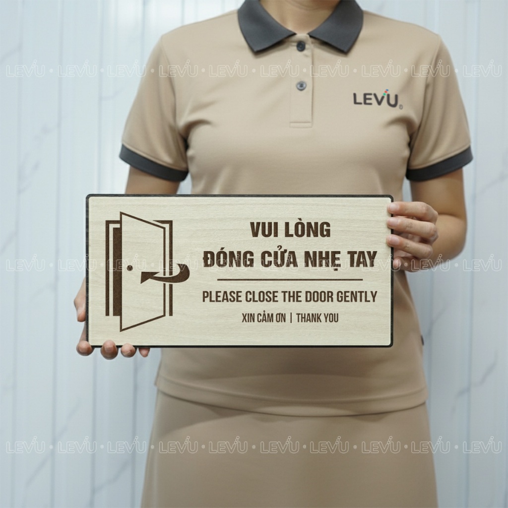 Bảng gỗ thông báo vui lòng đóng cửa nhẹ tay BG111 trang trí nhà cửa