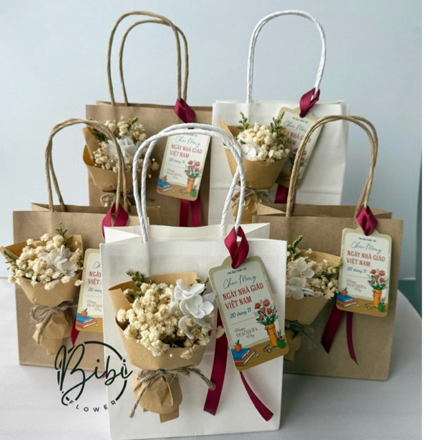 túi giấy kraft trang trí thêm bó hoa khô mini vintage - dùng làm túi đựng quà tặng các dịp 14/2, 20/11, 8/3, 20/10: N09