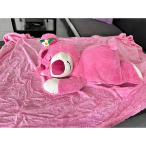 GẤU BÔNG GẤU DÂU LOTSO KÈM CHĂN SIÊU ĐÁNG YÊU