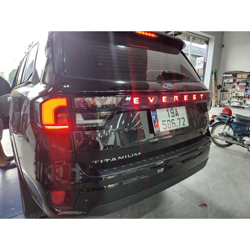 Led Cốp Ford Everest 2023 - 2025 Ốp Zin