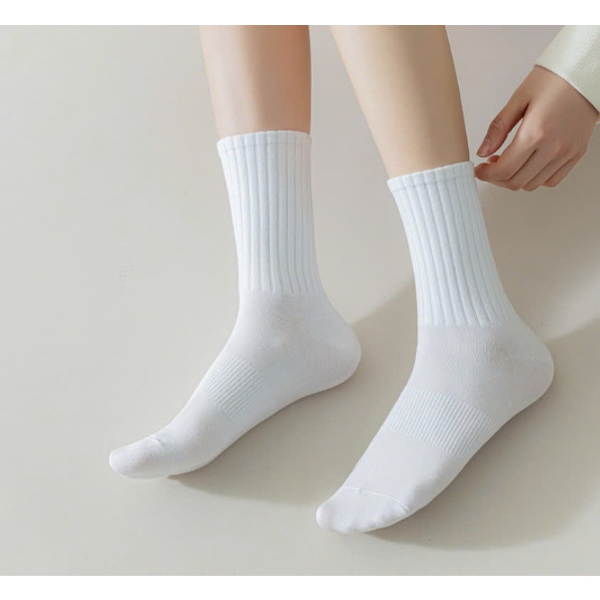 Vớ tất trắng đen basic Nam Nữ phong cách thể thao, năng động.
