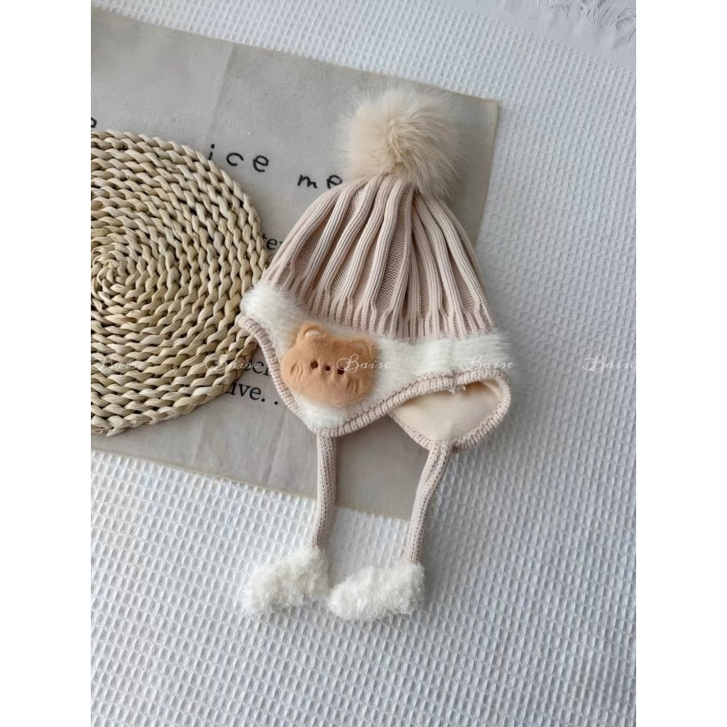 Mũ len chụp tai gấu bông cho bé có chóp bông xù siêu ấm – Mũ len mùa đông phong cách Hàn Quốc cho bé trai bé gái