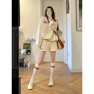 Sét đồ sweater quần short from dáng thể thao dễ mặc.