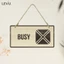 Bảng gỗ treo 2 mặt Busy - Available trang trí nhà cửa BG70