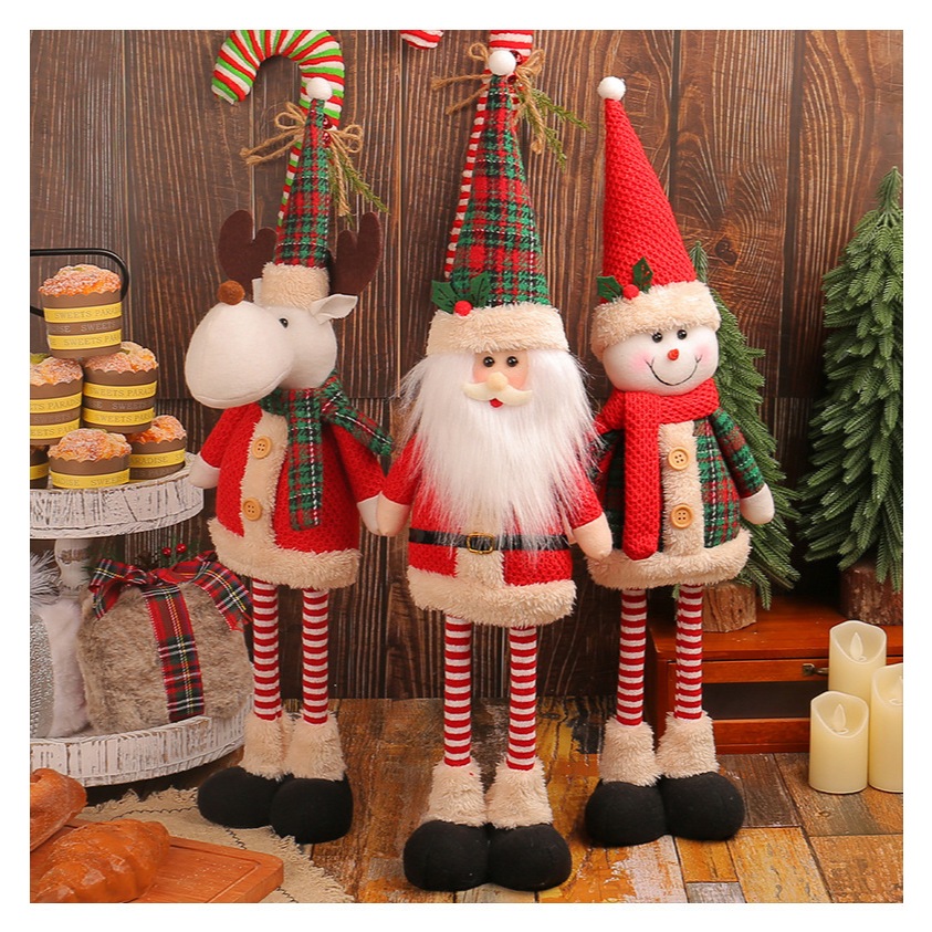 Người nộm Ông già Người tuyết Tuần lộc đứng vững để cạnh cây thông Noel trang trí Giáng sinh sang trọng