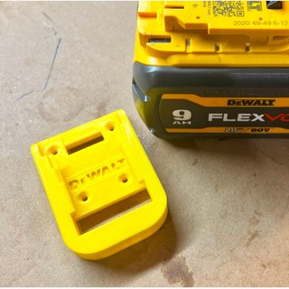 Chân Đế Treo Pin Dewalt 20V – Dụng Cụ Gắn Pin Treo Tường – Hàng Bền Chắc, Gọn Xưởng – Hanna Workshop