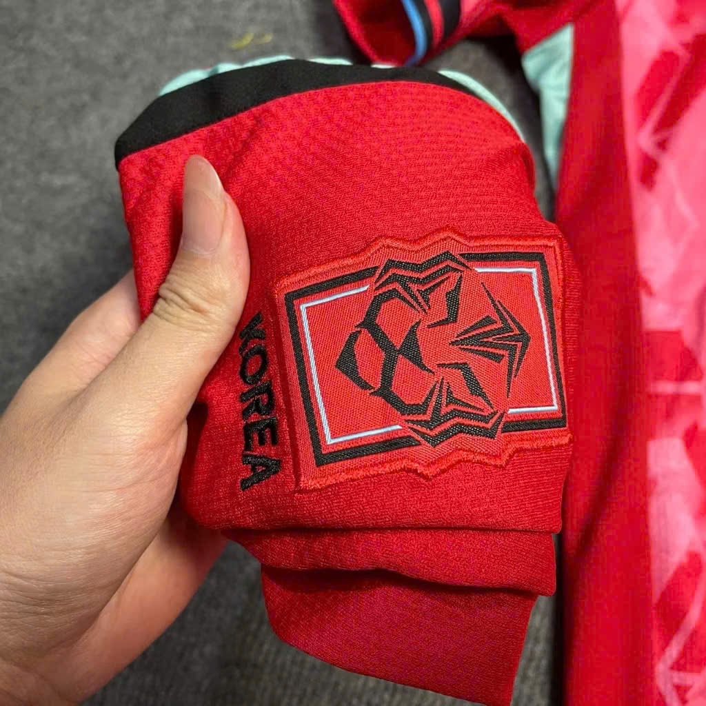 Bộ Quần Áo Bóng Đá Đá Đội Tuyển Hàn Quốc (Korea) Màu Đỏ Mùa Giải 24/25 - Vải Thái Cao Cấp MU Form 50-100kg.