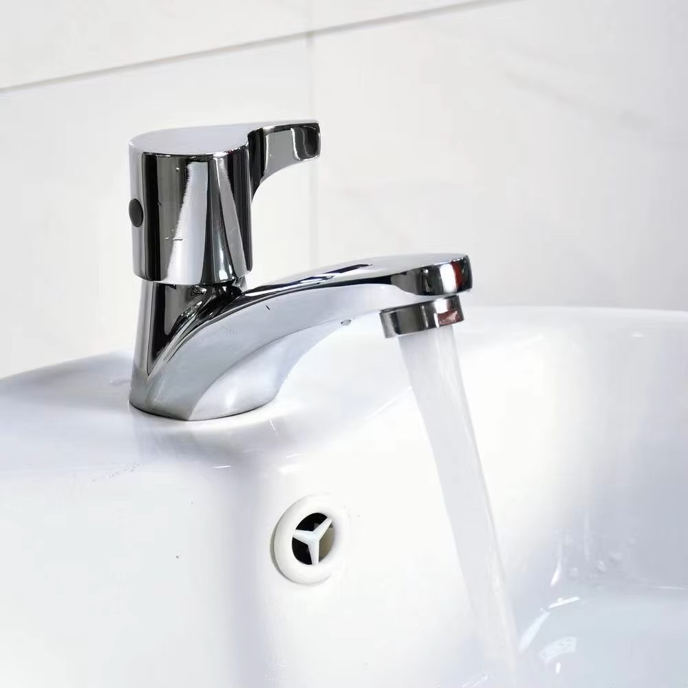 Vòi Rửa Mặt Lavabo Lạnh Tay Gạt, Vòi Nước Mạ Crom Sáng Bóng, Ren Vặn Bằng Đồng Thau Bền Bỉ