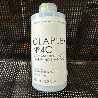 Dầu gội làm sạch chuyên sâu phổ rộng Olaplex No.4C Bond Maintenance Clarifying Shampoo 250ml [ TN ]