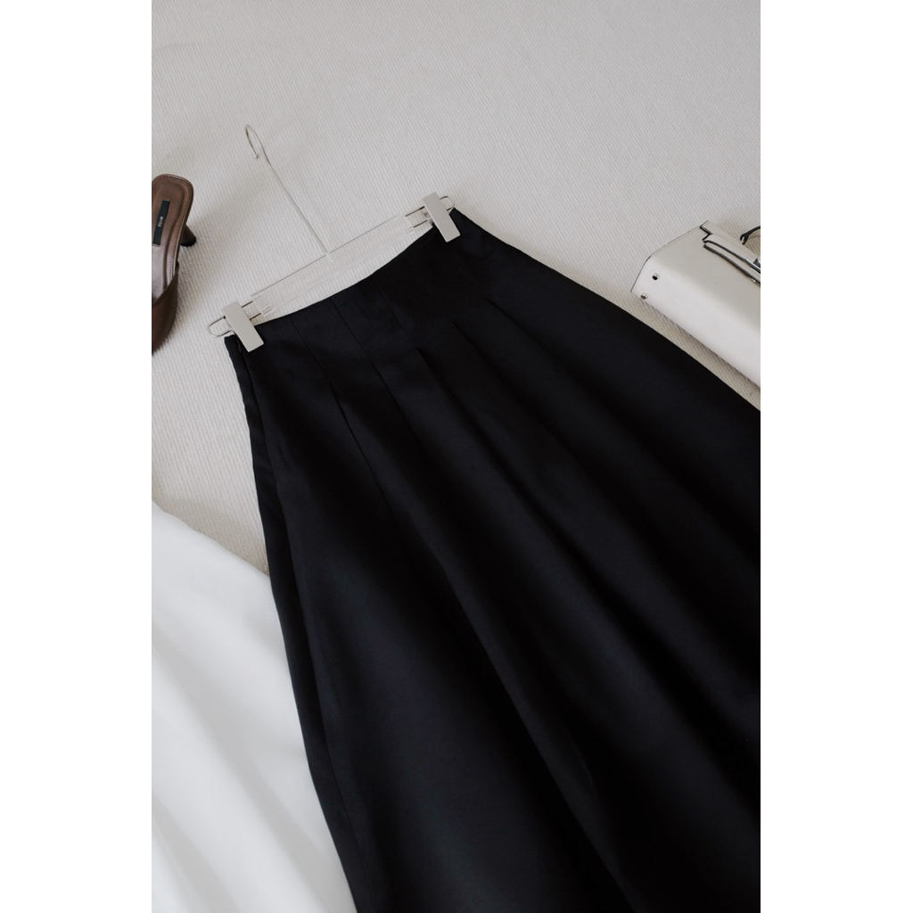 H.E.E - Chân váy nữ xếp ly Mika Skirt dáng dài xoè nhẹ form chuẩn, tôn dáng