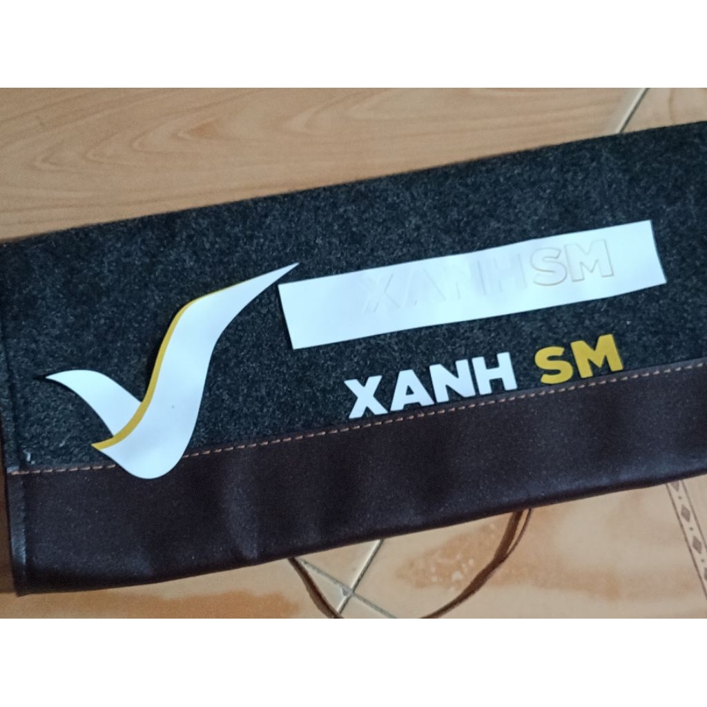 Decal chữ xanh sm cắt cnc sẳn loại lột ra và dán từng chữ