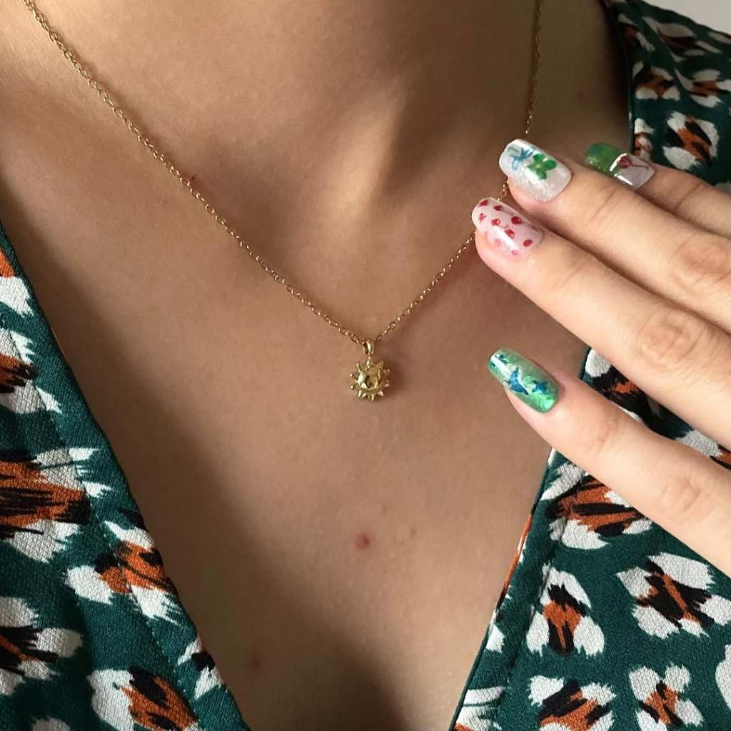 Vòng cổ Gần hơn và xa hơn