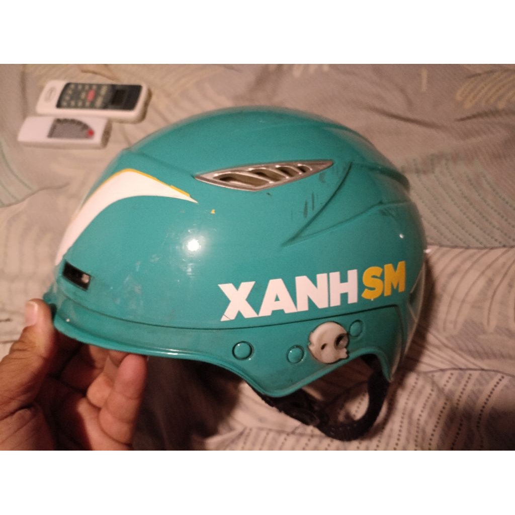 Decal chữ xanh sm cắt cnc sẳn loại lột ra và dán từng chữ