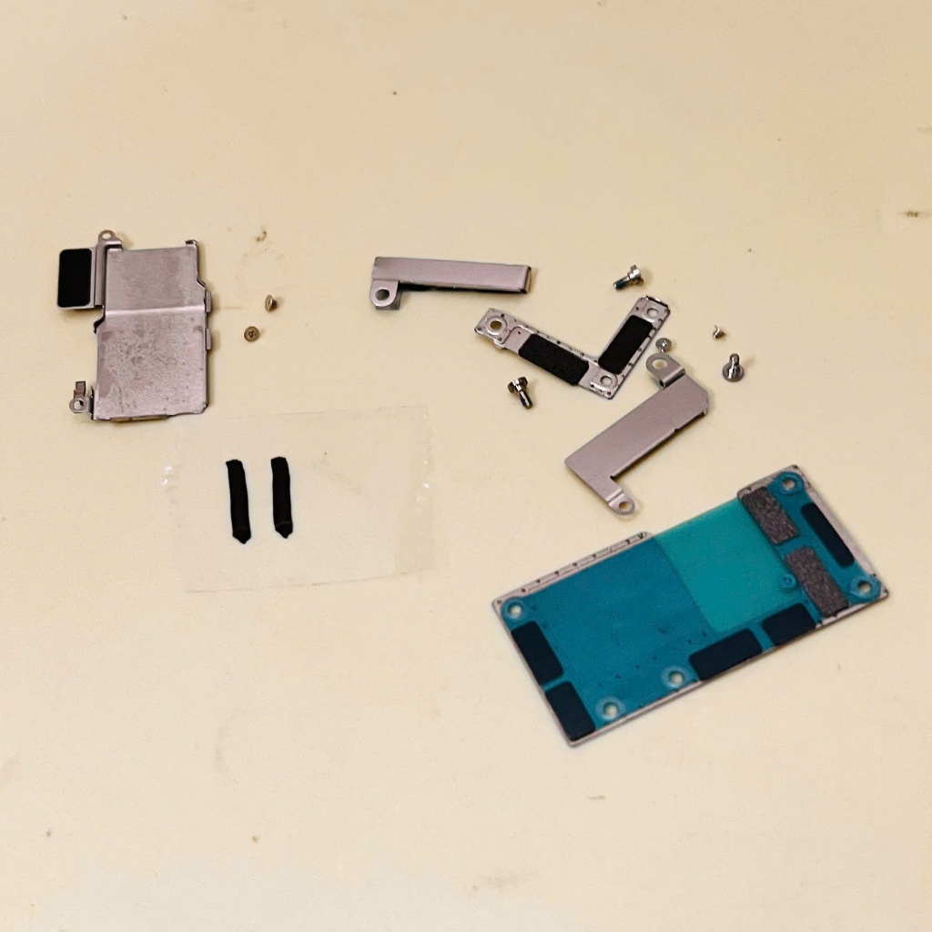 BỘ NẸP VÀ BỘ ỐC GẮN TRONG MÁY ĐT11SERI (NẸP MÀN, NẸP PIN, NẸP MAIN)