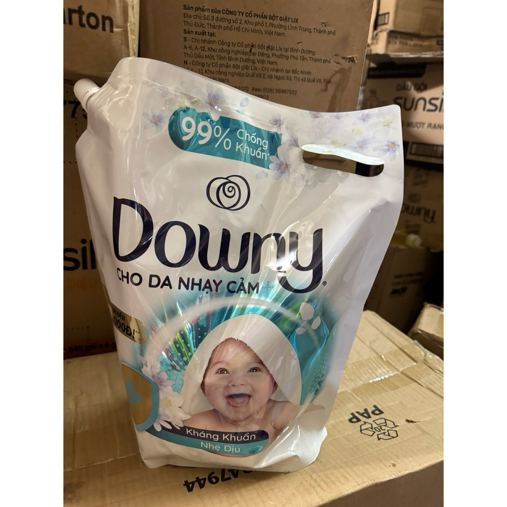 Nước xả vải Downy Kháng khuẩn nhẹ dịu cho da nhạy cảm 3L em bé
