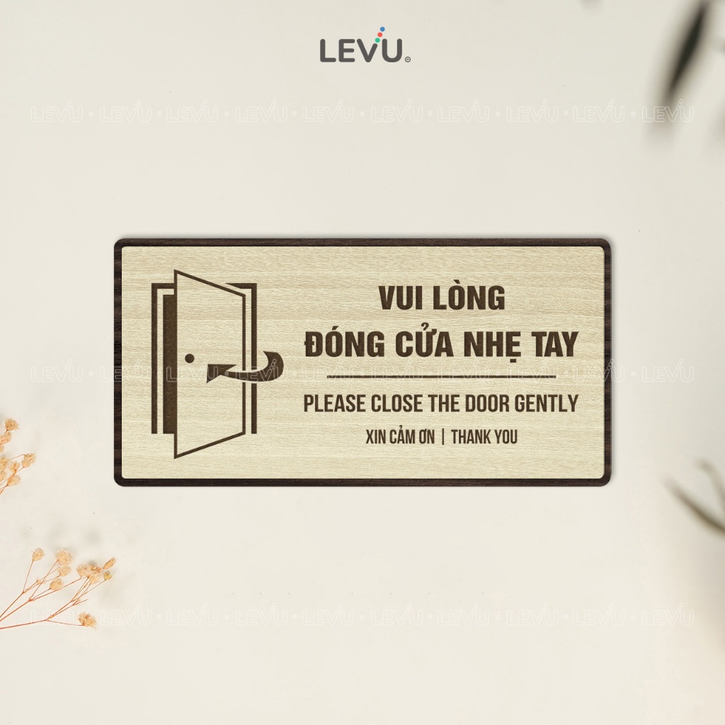 Bảng gỗ thông báo vui lòng đóng cửa nhẹ tay BG111 trang trí nhà cửa