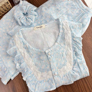 Đồ ngủ nữ tay dài quần dài – Pyjama vải xô muslin cổ tròn phối bèo | KNG.studio (Tặng kèm dây buộc tóc scrunchies)