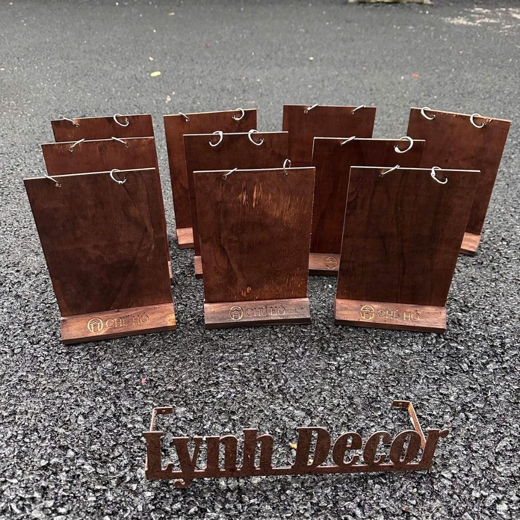 Standee tencard Đế gỗ Menu để bàn có khoen tròn, miễn phí khắc logo - Lynhdecor