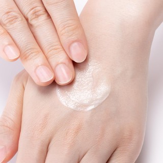 Kem cấp ẩm da tay chuyên sâu CoenRich Q10+ Extra Guard Moist Shield Cream (80g)