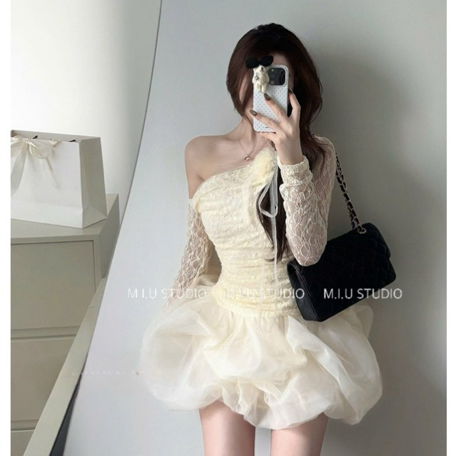 Váy ren lệch vai phối chân bí bồng xoè đính hoa sang chảnh , Jump ngắn xoè dài tay thiết kế chiết eo ôm body tôn dáng